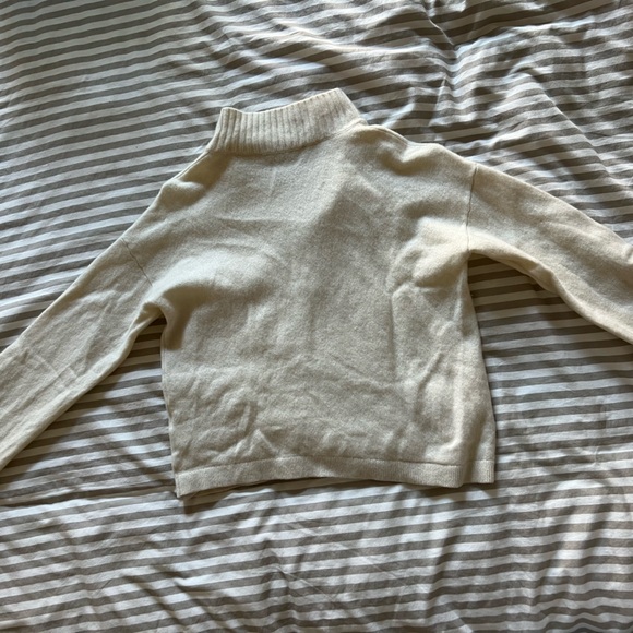 Everlane Cashmere Sweater - Picture 3 of 3